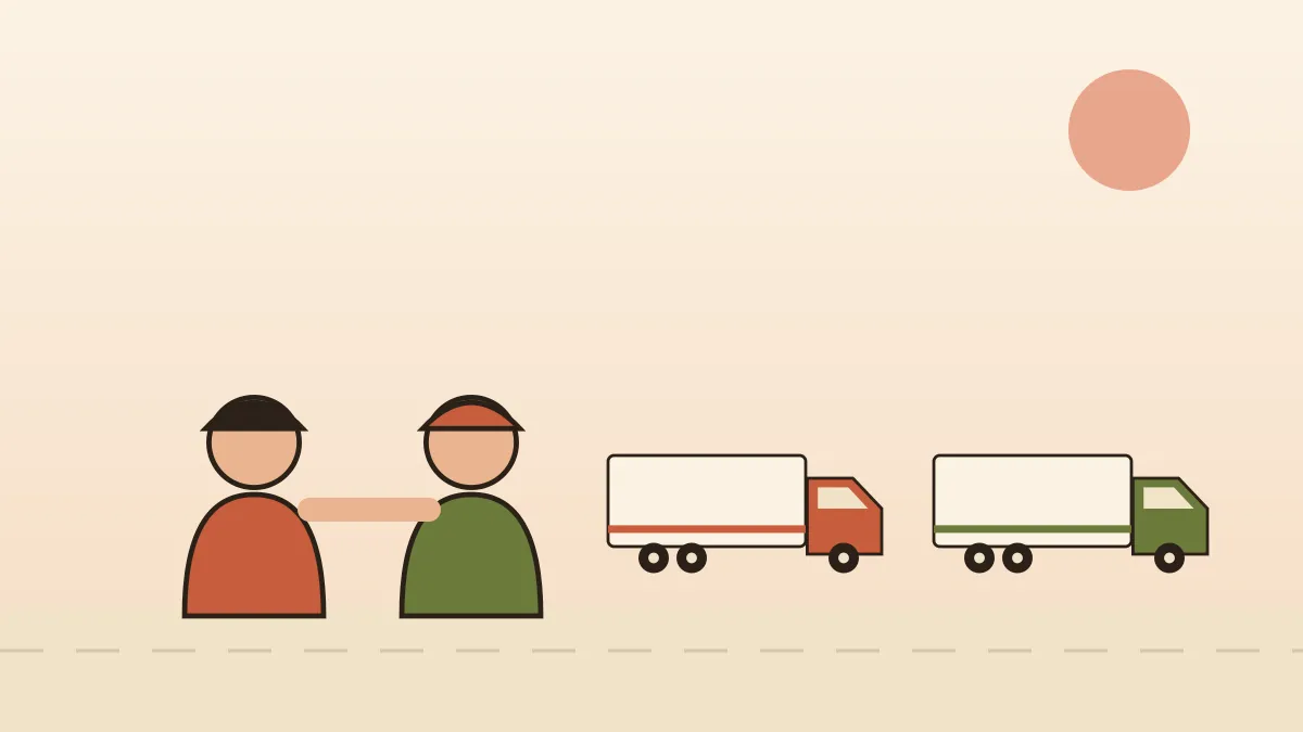 Responsable d'exploitation serrant la main d'un chauffeur routier souriant dans un bureau de dépôt, des camions alignés dehors